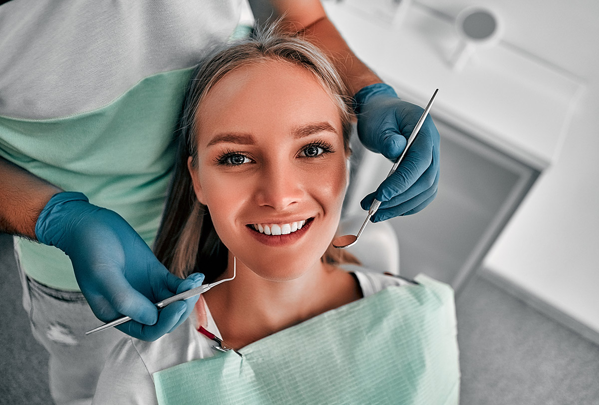 bildegalleri-slide-nettside-for-tannleger-pasient-smiler-1200x800px